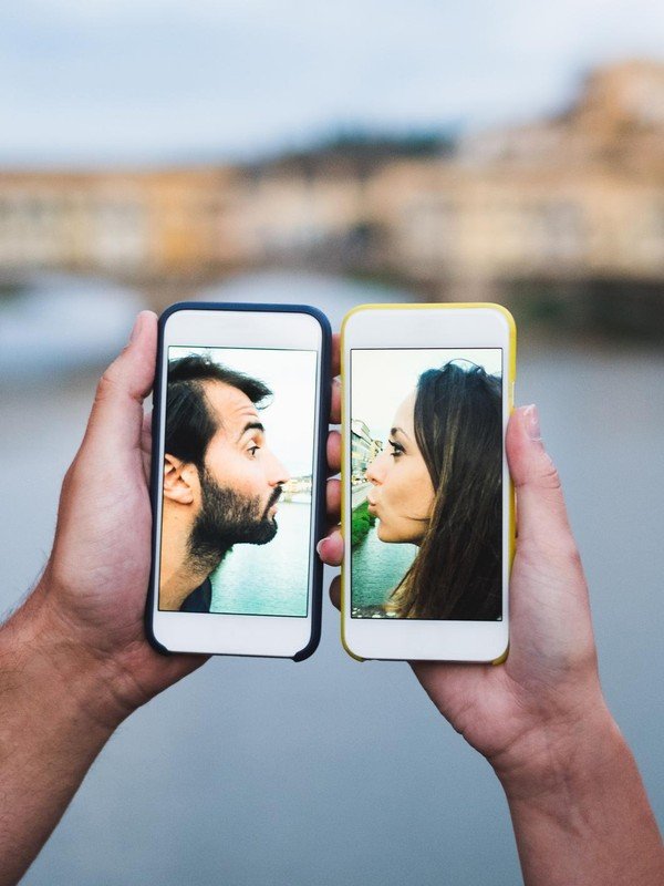 Tanda pasangan selingkuh lewat HP